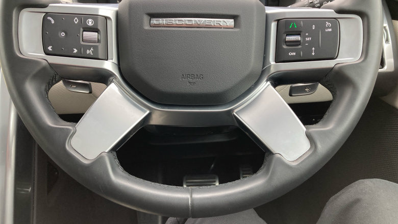 Land Rover Discovery 3.0 D300 Dynamic SE 5dr Auto Diesel Station Wagon